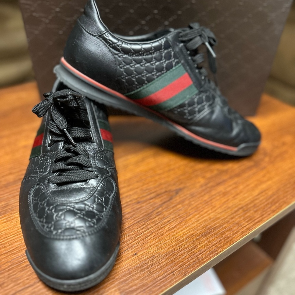 Men’s Gucci shoes these are not new used condition